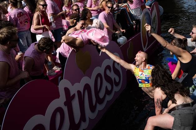 AMSTERDAM - Participants and spectators during the Canal Parade. The boat parade is traditionally part of the Pride celebrations in the capital. RAMON VAN FLYMEN ANP netherlands out - belgium out  Copyright: xx x564705012x originalFilename: 564705012.jpg