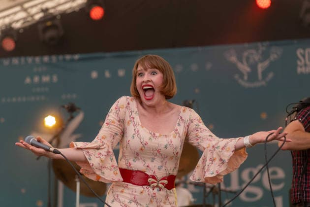 Entertainment Bilder des Tages Skinny Lister in concert at Cambridge Folk Festival at Cherry Hinton Hall Park in Cambridge, UK on 01 August 2026 Lorna Thomas performing with Skinny Lister in concert at Cambridge Folk Festival at Cherry Hinton Hall Park in Cambridge, UK on 01 August 2026, Credit:Stephen Keable Avalon UK, Cambridgeshire, Cambridge, Cherry Hinton Hall Park  Copyright: xStephenxKeablex xAvalonx 1120147452