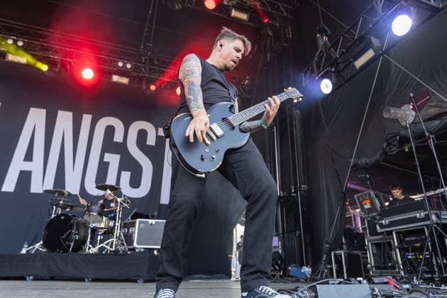 Green Juice Festival 2026 - ADAM ANGST Roman Hartmann (Gitarre) - Die Kölner Punkrock Band Adam Angst beim Open Air Live Auftritt auf der Mainstage beim Green Juice Festival im Park Neu-Vilich in Bonn Bonn Neu-Vilich Nordrhein-Westfalen Deutschland *** Green Juice Festival 2026 ADAM ANGST Roman Hartmann on guitar The Cologne-based punk rock band Adam Angst performing live outdoors on the main stage at the Green Juice Festival in Park Neu Vilich in Bonn, Bonn Neu Vilich, North Rhine-Westphalia, Germany Copyright: xMarcxJohnx