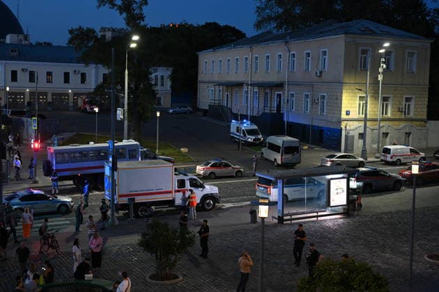 Explosion near Moscow cafe kills 3, injures at least 15 MOSCOW, RUSSIA - AUGUST 01: Emergency service teams arrive at the scene after an explosion occurred at a restaurant, causing a fire in Moscow, Russia, on August 01, 2026. According to initial reports, at least 3 people lost their lives and more than 15 others were injured in the blast. Natalia Kolesnikova Anadolu Moscow Russia. Editorial use only. Please get in touch for any other usage.  Copyright: x2026xAnadoluxNataliaxKolesnikovax