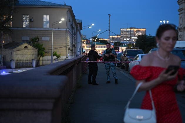 Explosion near Moscow cafe kills 3, injures at least 15 MOSCOW, RUSSIA - AUGUST 01: Emergency service teams arrive at the scene after an explosion occurred at a restaurant, causing a fire in Moscow, Russia, on August 01, 2026. According to initial reports, at least 3 people lost their lives and more than 15 others were injured in the blast. Natalia Kolesnikova Anadolu Moscow Russia. Editorial use only. Please get in touch for any other usage.  Copyright: x2026xAnadoluxNataliaxKolesnikovax