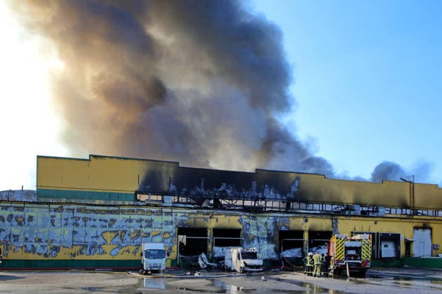 A plume of smoke rises from a fire at a civilian industrial and logistics facility caused by an overnight Russian attack, Vyshneve, Bucha district, Kyiv region, Ukraine, August 1, 2026. (Photo by Volodymyr Tarasov Ukrinform) Russia strikes industrial facility in Kyiv region  Copyright: xVolodymyrxTarasovx