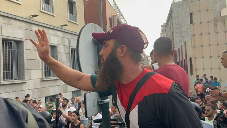 Migrants who crossed into Ceuta are returning to Morocco as businesses close, to regain their strength and cross again. Luis Alvise Pérez, Member of the European Parliament and leader of Se Acabó la Fiesta (SALF), is heckled on August 1, 2026, in Ceuta, Spain. Migrants who managed to swim into Ceuta in recent days are voluntarily returning to the Moroccan side, to the town of Castillejos, due to the widespread closure of stores and businesses in the autonomous city and the difficulty in accessing food and water, with the intention of eating, regaining their strength, and attempting to cross into Spain again. AUGUST 1, 2026 Gabriela Sardá Nún Ceuta Ceuta, Spain  Copyright: xGabrielaxSardaxNunezx 7698645