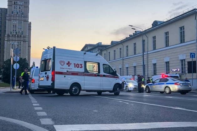 RUSSIA, MOSCOW - AUGUST 1, 2026: Emergency services respond to the scene of an explosion near a cafe in Kudrinskaya Square, central Moscow, three dead, 15 suffering injuries of various degrees of severity. Video screen grab. Best quality available Moscow Russia  - ZUMAt113 20260801_zaa_t113_635 Copyright: xGeorgyxFrolovx