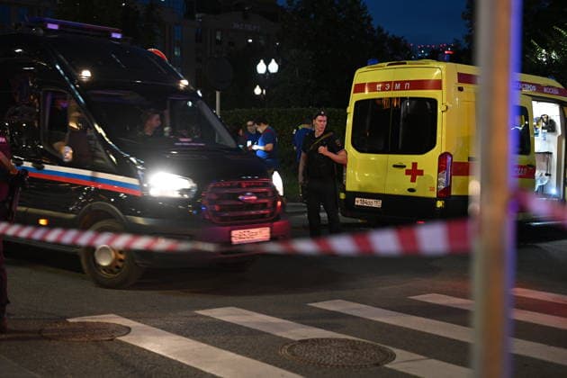 Explosion near Moscow cafe kills 3, injures at least 15 MOSCOW, RUSSIA - AUGUST 01: Police take security measures at the scene after an explosion occurred at a restaurant, causing a fire in Moscow, Russia, on August 01, 2026. According to initial reports, at least 3 people lost their lives and more than 15 others were injured in the blast. Natalia Kolesnikova Anadolu Moscow Russia. Editorial use only. Please get in touch for any other usage.  Copyright: x2026xAnadoluxNataliaxKolesnikovax