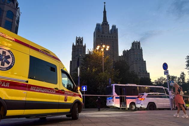 RUSSIA, MOSCOW - AUGUST 1, 2026: An ambulance responds to the scene of an explosion near a cafe in Kudrinskaya Square, central Moscow, three dead, 15 suffering injuries of various degrees of severity. Georgy Frolov TASS  95694966