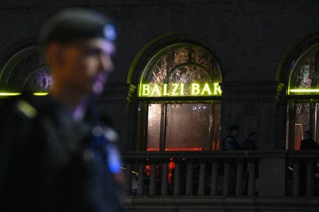 Russia Moscow Cafe Blast 9215823 01.08.2026 A police officer stands guard near the site of an explosion that killed five people and injured 15 others at an outdoor cafe on Kudrinskaya Square in central Moscow, Russia. One online news outlet said the explosion had occurred at the upscale Italian restaurant Balzi Rossi, which had been closed on August 1 for a private event. Kirill Zykov Sputnik Moscow Russia  Copyright: xKirillxZykovx