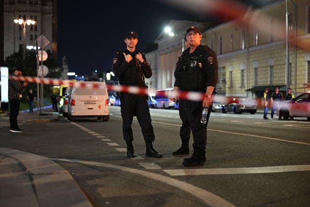 Explosion near Moscow cafe kills 3, injures at least 15: Interior Ministry MOSCOW, RUSSIA - AUGUST 01: Police take security measures at the scene after an explosion occurred at a cafe, causing a fire in Moscow, Russia, on August 01, 2026. Three people were killed and at least 15 others injured in an explosion near a cafe on Moscow s Kudrinskaya Square on Saturday, the Interior Ministry said. Natalia Kolesnikova Anadolu Moscow Russia. Editorial use only. Please get in touch for any other usage.  Copyright: x2026xAnadoluxNataliaxKolesnikovax