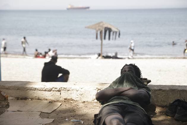 Migrants who crossed into Ceuta are returning to Morocco as shops close, to regain their strength and cross again. Several migrants on the beach, August 1, 2026, in Ceuta, Spain. Migrants who managed to swim into Ceuta in recent days are voluntarily returning to the Moroccan side, to the town of Castillejos, due to the widespread closure of stores and businesses in the autonomous city and the difficulty in accessing food and water, with the intention of eating, regaining their strength, and attempting to cross into Spain again. AUGUST 1, 2026 Jesú Ceuta Ceuta, Spain  Copyright: xJesusxTorresx 7698681