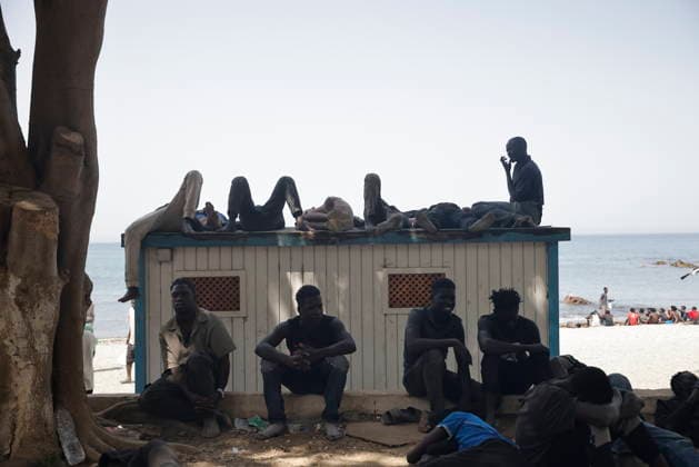 Migrants who crossed into Ceuta are returning to Morocco as shops close, to regain their strength and cross again. Several migrants on the beach, August 1, 2026, in Ceuta, Spain. Migrants who managed to swim into Ceuta in recent days are voluntarily returning to the Moroccan side, to the town of Castillejos, due to the widespread closure of stores and businesses in the autonomous city and the difficulty in accessing food and water, with the intention of eating, regaining their strength, and attempting to cross into Spain again. AUGUST 1, 2026 Jesú Ceuta Ceuta, Spain  Copyright: xJesusxTorresx 7698682
