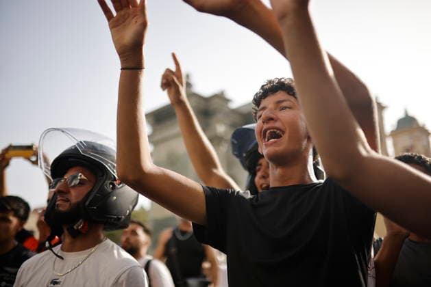 Migrants who crossed into Ceuta are returning to Morocco as businesses close, to regain their strength and cross again. The Member of the European Parliament and leader of Se Acabó la Fiesta (SALF), Luis Alvise Pérez, is rebuked and escorted by the National Police on August 1, 2026, in Ceuta, Spain. Migrants who managed to swim into Ceuta in recent days are voluntarily returning to the Moroccan side, to the town of Castillejos, in light of the widespread closure of stores and businesses in the autonomous city and the difficulty in accessing food and water, with the intention of eating, regaining their strength, and attempting to cross into Spain again. AUGUST 1, 2026, Jesú, Ceuta, Ceuta, Spain  Copyright: xJesusxTorresx 7698694