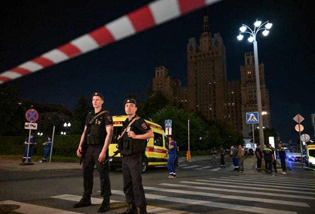 (260801) -- MOSCOW, Aug. 1, 2026 -- Security personnel work at the site of an explosion in Moscow, Russia, Aug. 1, 2026. Three people were killed and 21 others injured after an improvised explosive device detonated at a restaurant in central Moscow, Russia s National Anti-Terrorism Committee (NAC) said Saturday. According to the NAC, a woman attempted to bring the explosive device into the restaurant located near Kudrinskaya Square. She was killed when the device detonated. ) RUSSIA-MOSCOW-EXPLOSION FengxKaihua 