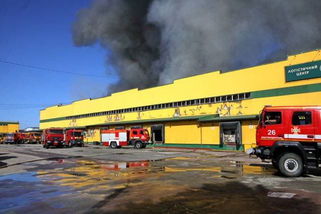 Russia strikes industrial facility in Kyiv region State Emergency Service vehicles are involved in a firefighting effort at a civilian industrial and logistics facility that caught fire as a result of an overnight Russian attack, in Vyshneve, Bucha district, Kyiv region, Ukraine, on August 1, 2026. Vyshneve Kyiv region Ukraine  Copyright: xVolodymyrxTarasovx originalFilename: ukrinform-russiast260801_npu4Z.jpg