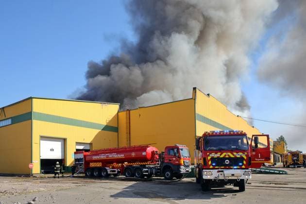 Russia strikes industrial facility in Kyiv region State Emergency Service vehicles are involved in a firefighting effort at a civilian industrial and logistics facility that caught fire as a result of an overnight Russian attack, in Vyshneve, Bucha district, Kyiv region, Ukraine, on August 1, 2026. Vyshneve Kyiv region Ukraine  Copyright: xVolodymyrxTarasovx originalFilename: ukrinform-russiast260801_np4Nn.jpg