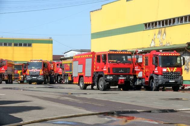 Russia strikes industrial facility in Kyiv region State Emergency Service vehicles are involved in a firefighting effort at a civilian industrial and logistics facility that caught fire as a result of an overnight Russian attack, in Vyshneve, Bucha district, Kyiv region, Ukraine, on August 1, 2026. Vyshneve Kyiv region Ukraine  Copyright: xVolodymyrxTarasovx originalFilename: ukrinform-russiast260801_np9p6.jpg