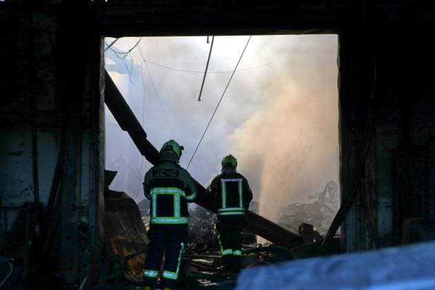 Russia strikes industrial facility in Kyiv region State Emergency Service rescue workers respond to a fire at a civilian industrial and logistics facility in Vyshneve, Bucha district, Kyiv region, Ukraine, on August 1, 2026. The facility was damaged by an overnight attack. Vyshneve Kyiv region Ukraine  Copyright: xVolodymyrxTarasovx originalFilename: ukrinform-russiast260801_npZ2q.jpg