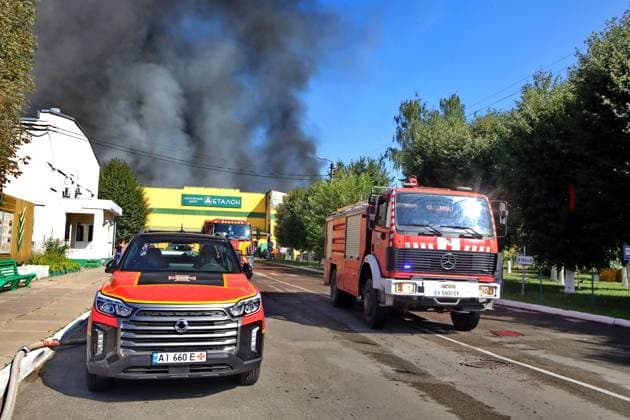 Russia strikes industrial facility in Kyiv region State Emergency Service vehicles are involved in a firefighting effort at a civilian industrial and logistics facility that caught fire as a result of an overnight Russian attack, in Vyshneve, Bucha district, Kyiv region, Ukraine, on August 1, 2026. Vyshneve Kyiv region Ukraine  Copyright: xVolodymyrxTarasovx originalFilename: ukrinform-russiast260801_npldA.jpg