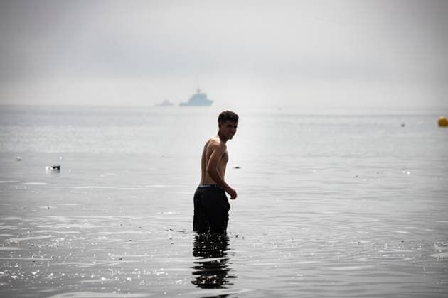 August 1, 2026, Ceuta, Spain: CEUTA, SPAIN - AUGUST 1, 2026: Migrants who remained in Ceuta cross back into Morocco through the Tarajal border crossing during the early morning hours. Ceuta Spain - ZUMAq101 20260801_zna_q101_096 Copyright: xSamuelxVegax