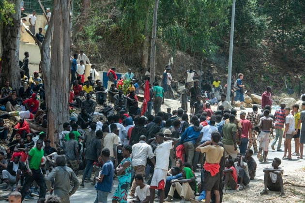 August 1, 2026, Ceuta, Ceuta, Spain: Migrants fight for food near the CETI temporary stay centre. Ceuta Spain - ZUMAd308 20260801_zsp_d308_070 Copyright: xJuanxCarlosxLucasx