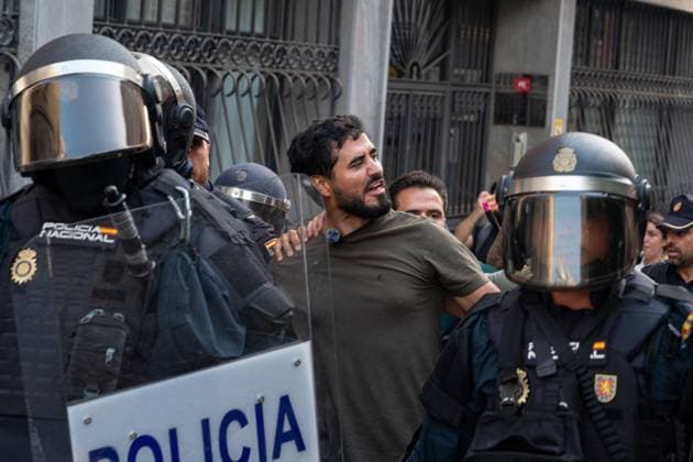 August 1, 2026, Ceuta, Spain: CEUTA, Spain Ã¢â‚¬ August 1, 2026: Demonstrators gather in Ceuta to protest against far-right groups following calls for an anti-immigration rally after the arrival of tens of thousands of migrants. Authorities blocked the entry of members of the group NoÂºcleo Nacional, while activist Alvise Po rez entered the city and later left under police escort. Ceuta Spain - ZUMAq101 20260801_zna_q101_218 Copyright: xMarioxMoroÂ³Nx