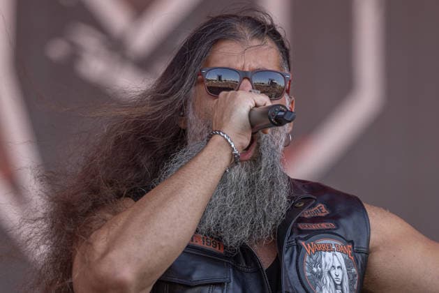 Krönender Abschluss des 35ten Wacken Open Air Der letzte Tag des Wacken Open Air, brachten keinen Regen, sondern einen sommerlichen Abschkuss voller Highlights. Samstag war der Tag der Headliner der Metalszene. Lamb of God, Powerwolf, Airbourne und Arch Enemy waren nur einige dieser sensationellen Höhepunkte des letzten Tages des diesjährigen Wacken Open Air. Die Fans und Metalheads aus aller Welt gaben noch einmal alles, hier Nevermore Wacken Wacken open Air Schleswig Holstein Deutschland _5DL1914 *** The Grand Finale of the 35th Wacken Open Air The final day of the Wacken Open Air brought no rain, but rather a summery finale full of highlights. Saturday was the day of the metal scene’s headliners: Lamb of God, Powerwolf, Airbourne, an