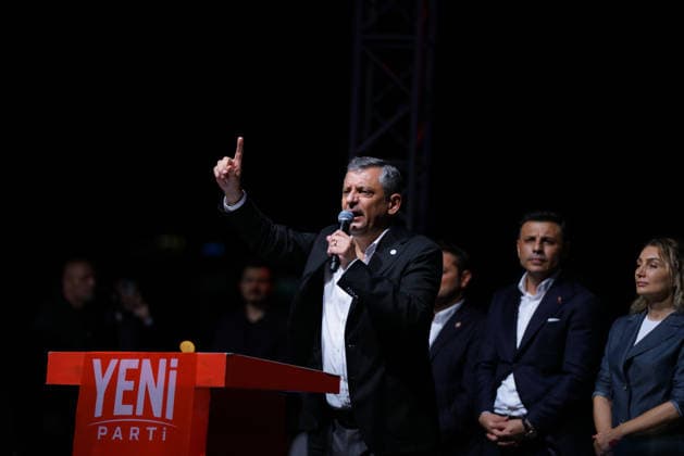 August 1, 2026, Beylikduzu, Istanbul, Turkey: Ozgur Ozel, leader of main opposition New Party, gives a speech during a rally to protest the 500th day of the arrest of Istanbul Mayor Ekrem Imamoglu, in Beylikduzu, Istanbul on August 1, 2026. Beylikduzu Turkey  - ZUMAu194 20260801_zip_u194_003 Copyright: xTolgaxUluturkx