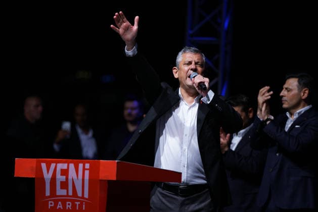 August 1, 2026, Beylikduzu, Istanbul, Turkey: Ozgur Ozel, leader of main opposition New Party, gives a speech during a rally to protest the 500th day of the arrest of Istanbul Mayor Ekrem Imamoglu, in Beylikduzu, Istanbul on August 1, 2026. Beylikduzu Turkey  - ZUMAu194 20260801_zip_u194_012 Copyright: xTolgaxUluturkx