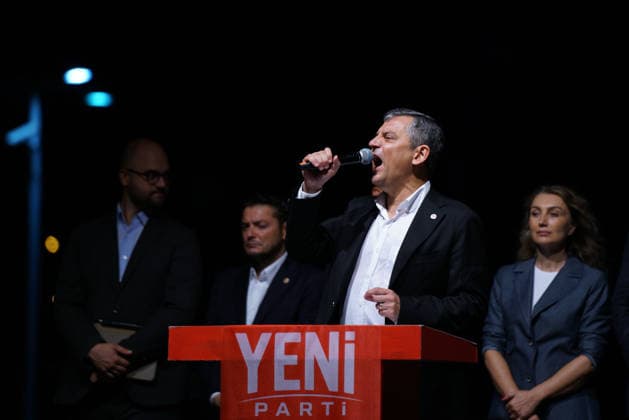August 1, 2026, Beylikduzu, Istanbul, Turkey: Ozgur Ozel, leader of main opposition New Party, gives a speech during a rally to protest the 500th day of the arrest of Istanbul Mayor Ekrem Imamoglu, in Beylikduzu, Istanbul on August 1, 2026. Beylikduzu Turkey  - ZUMAu194 20260801_zip_u194_013 Copyright: xTolgaxUluturkx