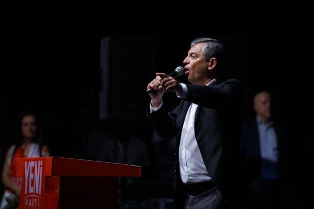 August 1, 2026, Beylikduzu, Istanbul, Turkey: Ozgur Ozel, leader of main opposition New Party, gives a speech during a rally to protest the 500th day of the arrest of Istanbul Mayor Ekrem Imamoglu, in Beylikduzu, Istanbul on August 1, 2026. Beylikduzu Turkey  - ZUMAu194 20260801_zip_u194_014 Copyright: xTolgaxUluturkx
