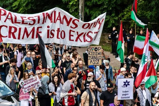 August 1, 2026, Berlin, Germany: BERLIN, Germany Ã¢â‚¬ August 2026: Thousands of people march through the Prenzlauer Berg district of Berlin in solidarity with Palestine and against the ongoing war in Gaza. The demonstration, attended by families, children, and elderly participants, took place under heavy police presence. A counter-demonstration was also held by pro-Zionist groups, with police monitoring both gatherings. Berlin Germany - ZUMAq101 20260801_zna_q101_255 Copyright: xAndro SxTrujillox