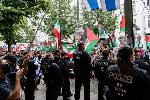 August 1, 2026, Berlin, Germany: BERLIN, Germany Ã¢â‚¬ August 2026: Thousands of people march through the Prenzlauer Berg district of Berlin in solidarity with Palestine and against the ongoing war in Gaza. The demonstration, attended by families, children, and elderly participants, took place under heavy police presence. A counter-demonstration was also held by pro-Zionist groups, with police monitoring both gatherings. Berlin Germany - ZUMAq101 20260801_zna_q101_261 Copyright: xAndro SxTrujillox