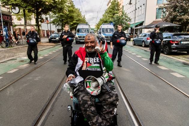 August 1, 2026, Berlin, Germany: BERLIN, Germany Ã¢â‚¬ August 2026: Thousands of people march through the Prenzlauer Berg district of Berlin in solidarity with Palestine and against the ongoing war in Gaza. The demonstration, attended by families, children, and elderly participants, took place under heavy police presence. A counter-demonstration was also held by pro-Zionist groups, with police monitoring both gatherings. Berlin Germany - ZUMAq101 20260801_zna_q101_266 Copyright: xAndro SxTrujillox