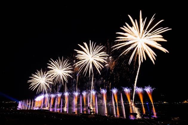 ANNECY LAKE FESTIVAL PHOTOPQR LE DAUPHINE Grégory YETCHMENIZA Annecy August 1, 2026 Annecy, Haute-Savoie, August 1: The lakeside part of the city once again sparkles with the fireworks of the Annecy Lake Festival—a 1-hour-and-10-minute show to appreciate the magic of the setting and the perfect harmony between music, fireworks, and drones. Albigny Bay becomes the setting for the largest pyrotechnic display. Grégory Yetchmeniza, Le Dauphiné Libéré, Annecy, Haute-Savoie, August 1 The lakeside city is once again ablaze with the lights of the Lake Festival. A 70-minute show allows spectators to savor the magic of the setting and the perfect harmony between music, fireworks, and drones. Albigny Bay becomes the stage for this spectacular pyrotec  Copyright: xPHOTOPQR LExDAUPHINE MAXPPPxGrégoryxYETCHMENIZAx 20260802JDL3326 20260802JDL3326
