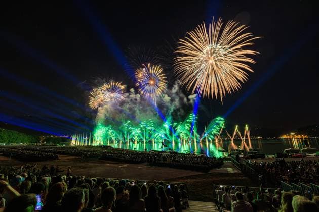ANNECY LAKE FESTIVAL PHOTOPQR LE DAUPHINE Grégory YETCHMENIZA Annecy August 2, 2026 Annecy, Haute-Savoie, August 1: The lakeside part of the city once again sparkles with the lights of the Annecy Lake Festival—a 1-hour-and-10-minute show to appreciate the magic of the place, the perfect harmony between music, fireworks, drones. Albigny Bay becomes the setting for the largest pyrotechnic display. Grégory Yetchmeniza, Le Dauphiné Libéré, Annecy, Haute-Savoie, August 1 The lakeside city is once again ablaze with the lights of the Lake Festival. A 70-minute show allows spectators to savor the magic of the setting and the perfect harmony between music, fireworks, and drones. Albigny Bay becomes the stage for this spectacular pyrotechnic display  Copyright: xPHOTOPQR LExDAUPHINE MAXPPPxGrégoryxYETCHMENIZAx 20260802JDL3332 20260802JDL3332