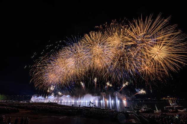 ANNECY LAKE FESTIVAL PHOTOPQR LE DAUPHINE Grégory YETCHMENIZA Annecy August 1, 2026 Annecy, Haute-Savoie, August 1: The lakeside part of the city once again sparkles with the fireworks of the Annecy Lake Festival—a 1-hour-and-10-minute show to appreciate the magic of the setting and the perfect harmony between music, fireworks, and drones. Albigny Bay becomes the setting for the largest pyrotechnic display. Grégory Yetchmeniza, Le Dauphiné Libéré, Annecy, Haute-Savoie, August 1 The lakeside city is once again ablaze with the lights of the Lake Festival. A 70-minute show allows spectators to savor the magic of the setting and the perfect harmony between music, fireworks, and drones. Albigny Bay becomes the stage for this spectacular pyrotec  Copyright: xPHOTOPQR LExDAUPHINE MAXPPPxGrégoryxYETCHMENIZAx 20260802JDL3334 20260802JDL3334