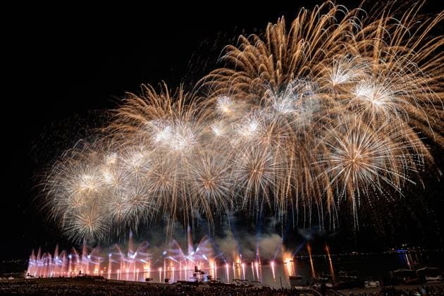ANNECY LAKE FESTIVAL PHOTOPQR LE DAUPHINE Grégory YETCHMENIZA Annecy August 1, 2026 Annecy, Haute-Savoie, August 1: The lakeside part of the city once again sparkles with the fireworks of the Annecy Lake Festival—a 1-hour-and-10-minute show to appreciate the magic of the setting and the perfect harmony between music, fireworks, and drones. Albigny Bay becomes the setting for the largest pyrotechnic display. Grégory Yetchmeniza, Le Dauphiné Libéré, Annecy, Haute-Savoie, August 1 The lakeside city is once again ablaze with the lights of the Lake Festival. A 70-minute show allows spectators to savor the magic of the setting and the perfect harmony between music, fireworks, and drones. Albigny Bay becomes the stage for this spectacular pyrotec  Copyright: xPHOTOPQR LExDAUPHINE MAXPPPxGrégoryxYETCHMENIZAx 20260802JDL3335 20260802JDL3335