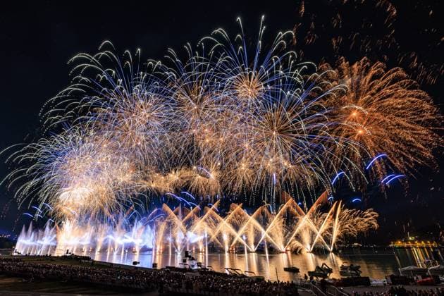 ANNECY LAKE FESTIVAL PHOTOPQR LE DAUPHINE Grégory YETCHMENIZA Annecy August 1, 2026 Annecy, Haute-Savoie, August 1: The lakeside part of the city once again sparkles with the fireworks of the Annecy Lake Festival—a 1-hour-and-10-minute show to appreciate the magic of the setting and the perfect harmony between music, fireworks, and drones. Albigny Bay becomes the setting for the largest pyrotechnic display. Grégory Yetchmeniza, Le Dauphiné Libéré, Annecy, Haute-Savoie, August 1 The lakeside city is once again ablaze with the lights of the Lake Festival. A 70-minute show allows spectators to savor the magic of the setting and the perfect harmony between music, fireworks, and drones. Albigny Bay becomes the stage for this spectacular pyrotec  Copyright: xPHOTOPQR LExDAUPHINE MAXPPPxGrégoryxYETCHMENIZAx 20260802JDL3339 20260802JDL3339