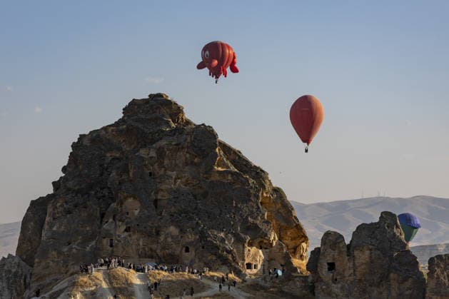 Cappadocia Balloon Festival concludes with colorful scenes NEVSEHIR, TURKIYE - AUGUST 2: A view of balloons during the 7th Cappadocia Balloon Festival concluded with the participation of 30 special-shaped hot air balloons brought from Turkiye and abroad in Nevsehir, Turkiye, on August 2, 2026. As part of the festival, sunrise demonstration flights over Goreme featured heart, owl, parrot, rocket, and globe-shaped balloons, creating colorful scenes above the region s iconic fairy chimneys and attracting the attention of both local and international visitors. Osmancan Gurdogan Anadolu Nevsehir Turkey. Editorial use only. Please get in touch for any other usage.  Copyright: x2026xAnadoluxOsmancanxGurdoganx