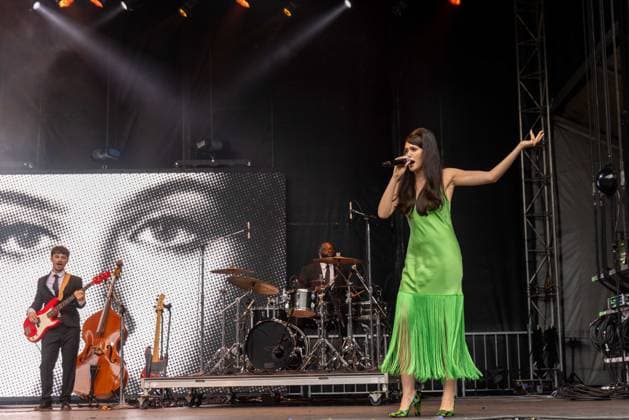 August 1, 2026, Chicago, Illinois, USA: English singer SIENNA SPIRO during the Lollapalooza Music Festival at Grant Park in Chicago, Illinois Chicago USA  - ZUMAs135 20260801_zap_s135_045 Copyright: xDanielxDeSloverx