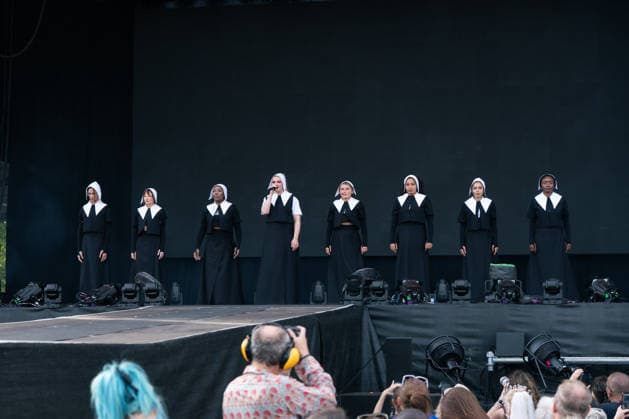 August 1, 2026, Brighton, United Kingdom: Self Esteem performs during the 2026 Brighton & Hove Pride parade. Brighton United Kingdom - ZUMAs197 20260801_aaa_s197_192 Copyright: xLounisxTiarx
