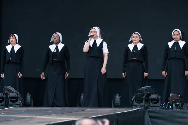 August 1, 2026, Brighton, United Kingdom: Self Esteem performs during the 2026 Brighton & Hove Pride parade. Brighton United Kingdom - ZUMAs197 20260801_aaa_s197_195 Copyright: xLounisxTiarx