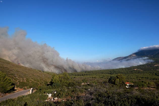 Firefighters battle wildfire in Viotia with air and ground operations VIOTIA, GREECE - AUGUST 2: Firefighters battle a wildfire burning near Porto Germeno, 70 kilometres northwest of Athens in the region of Viotia, Greece, on August 2, 2026 Costas Baltas Anadolu Viotia Greece. Editorial use only. Please get in touch for any other usage.  Copyright: x2026xAnadoluxCostasxBaltasx