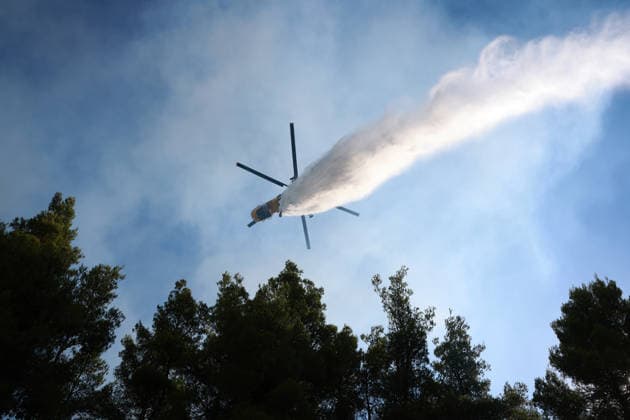 Firefighters battle wildfire in Viotia with air and ground operations VIOTIA, GREECE - AUGUST 2: A firefighting helicopter battle a wildfire burning near Porto Germeno, 70 kilometres northwest of Athens in the region of Viotia, Greece, on August 2, 2026 Costas Baltas Anadolu Viotia Greece. Editorial use only. Please get in touch for any other usage.  Copyright: x2026xAnadoluxCostasxBaltasx