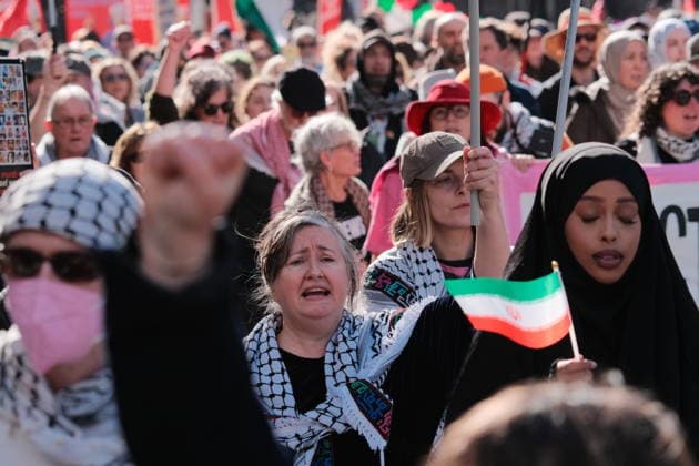 Australian Government Urged to Sanction Israel during a Rally in Melbourne People participate in a pro-Palestine rally that began outside the State Library of Victoria before marching to Flinders Street Station in Melbourne, Australia, August 02, 2026. Approximately 2,000 people took part in a march and called for the Australian government to impose sanctions on Israel, sever military ties with the United States, and close the Pine Gap military intelligence base. Melbourne Australia  Copyright: xMatrixxImagesx xMichaelxJohnstonx
