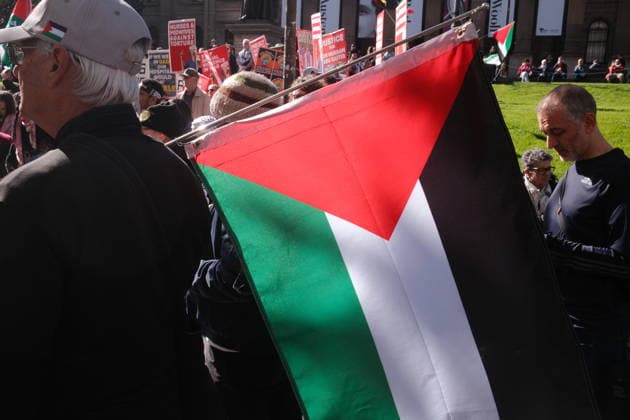 Australian Government Urged to Sanction Israel during a Rally in Melbourne People participate in a pro-Palestine rally that began outside the State Library of Victoria before marching to Flinders Street Station in Melbourne, Australia, August 02, 2026. Approximately 2,000 people took part in a march and called for the Australian government to impose sanctions on Israel, sever military ties with the United States, and close the Pine Gap military intelligence base. Melbourne Australia  Copyright: xMatrixxImagesx xMichaelxJohnstonx