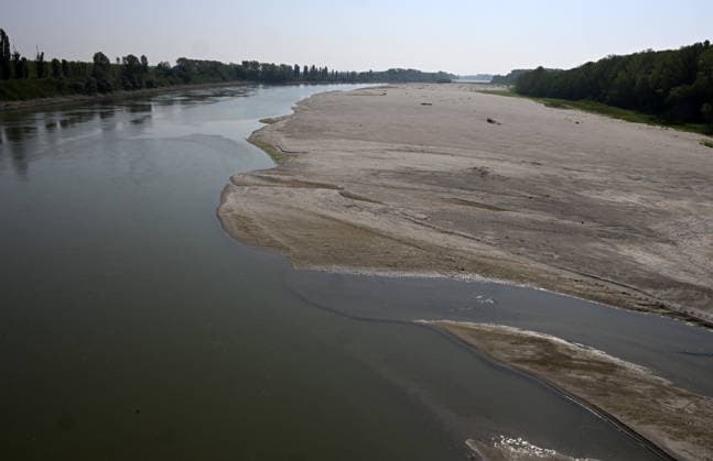 (260801) -- MANTOVA, Aug. 1, 2026 -- This photo taken on Aug. 1, 2026 shows a view of the drought-stricken Po River in Mantova, Italy. The river is facing a severe drought crisis driven by intense summer heatwaves and sparse rainfall. (Photo by Xinhua) ITALY-MANTOVA-PO RIVER-DROUGHT AlbertoxLingria 