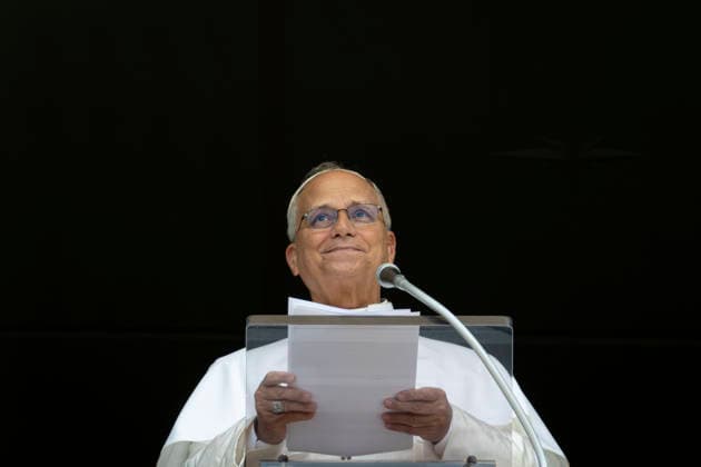 ITALY - POPE LEO XIV ADDRESSES THE CROWD FROM THE WINDOW OF THE APOSTOLIC PALACE OVERLOOKING ST PETER S SQUARE DURING THE RIGINA CAELI PRAYER IN THE VATICAN- 2026 8 2 Italy, Rome, Vatican, 2026 8 2.Pope Leo XIV addresses the crowd from the window of the apostolic palace overlooking St. Peter s square during the Regina Caeli prayer in The Vatican EDITORIAL USE ONLY - NO BOOKS Copyright: xVATICANxMEDIAx