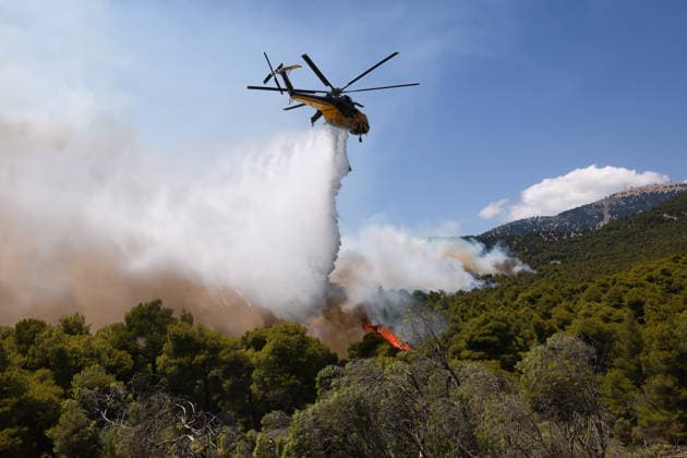 Firefighters battle wildfire in Viotia with air and ground operations VIOTIA, GREECE - AUGUST 2: A firefighting helicopter battles a wildfire burning near Porto Germeno, 70 kilometres northwest of Athens in the region of Viotia, Greece, on August 2, 2026 Costas Baltas Anadolu Viotia Greece. Editorial use only. Please get in touch for any other usage.  Copyright: x2026xAnadoluxCostasxBaltasx