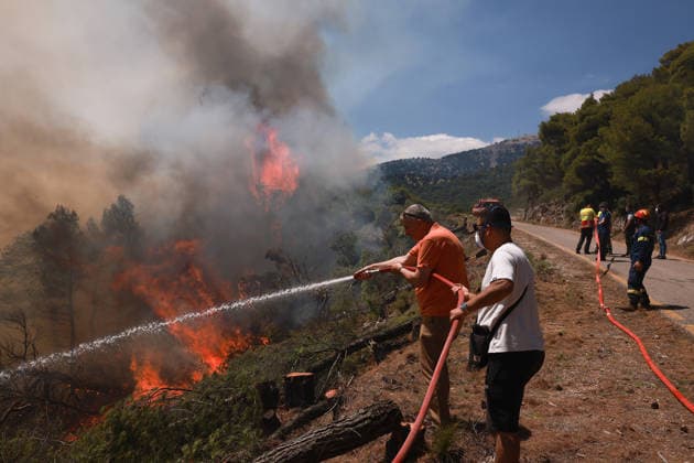 Firefighters battle wildfire in Viotia with air and ground operations VIOTIA, GREECE - AUGUST 2: Volunteers battle a wildfire burning near Porto Germeno, 70 kilometres northwest of Athens in the region of Viotia, Greece, on August 2, 2026 Costas Baltas Anadolu Viotia Greece. Editorial use only. Please get in touch for any other usage.  Copyright: x2026xAnadoluxCostasxBaltasx
