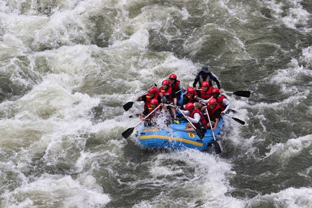 (260802) -- SEOUL, Aug. 2, 2026 -- People enjoy rafting at Hantan river valley in Cheorwon, Gangwon province, South Korea, South Korea, Aug. 2, 2026. (Photo by Xinhua) SOUTH KOREA-HEATWAVE-COOLING OFF JunxHyosang 
